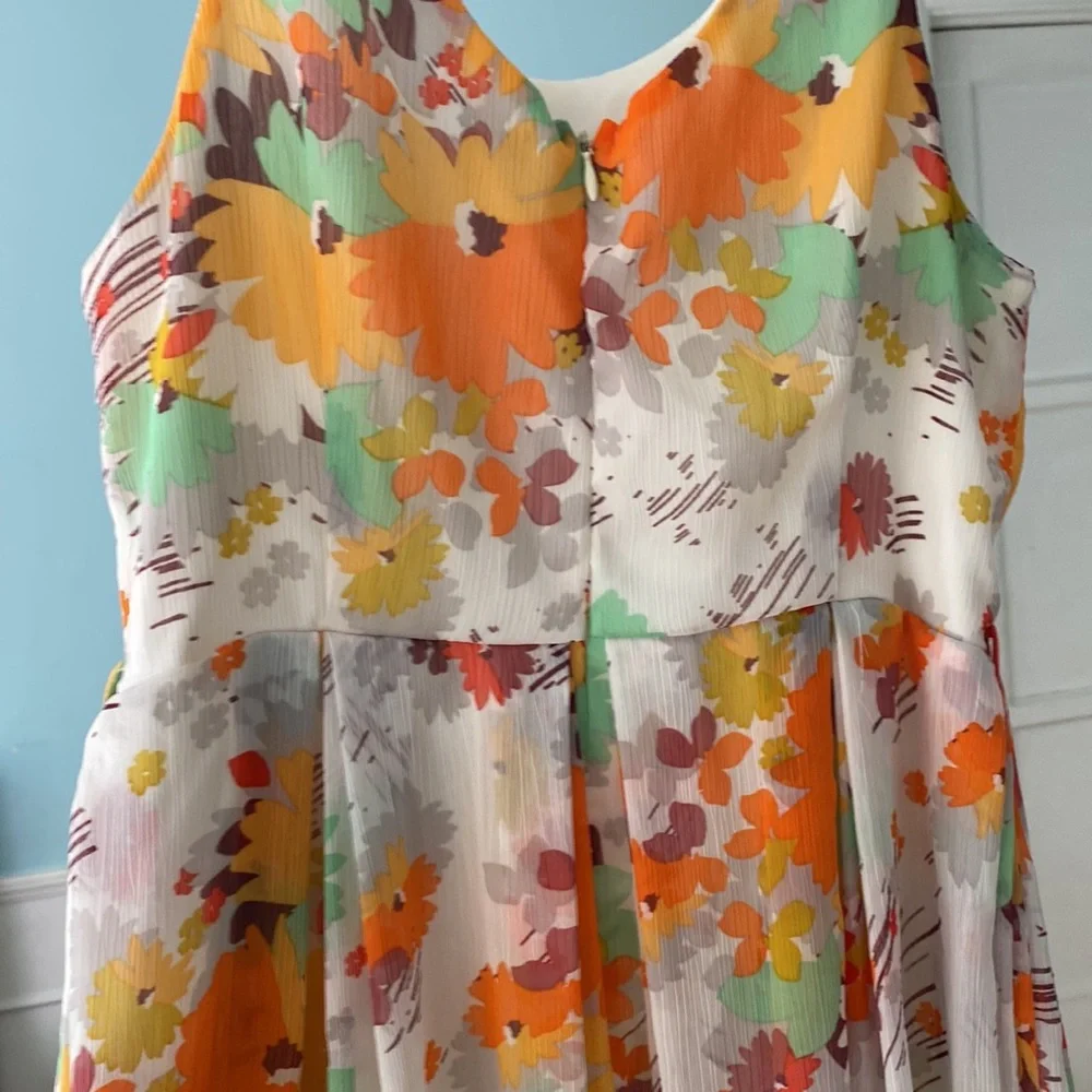 Floral dress. Lined. Perfect for weddings baby showers bridal showers tea party - Picture 6 of 6